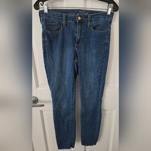Universal Thread  Jeans  Size  4/27 R.